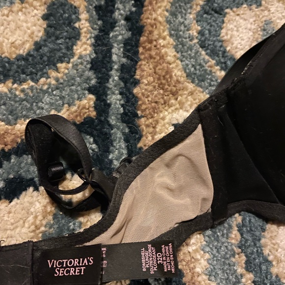Womens 32D Victoria secret bra - Picture 4 of 4